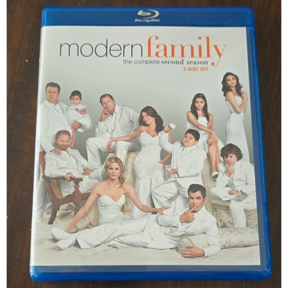 20th Century Fox Modern Family Complete Second Season Blu-ray PG 2010 Widescreen